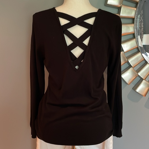 LOVE ELLIE Mia Back Detail Sweater size M - Picture 8 of 12